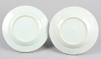 TALLRIKAR, ett par. Kina, Qianlong 1700-tal.