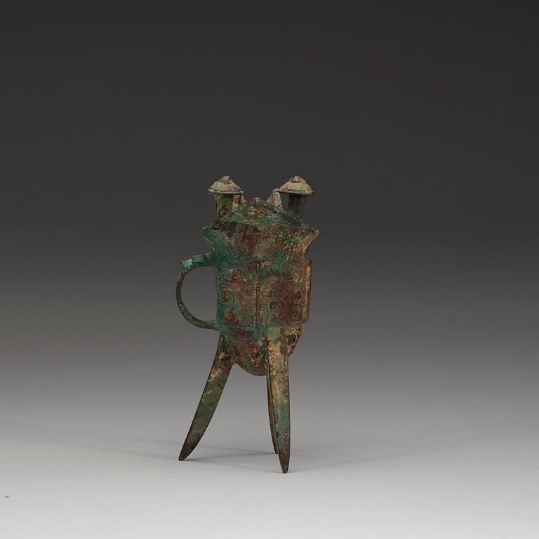 An archaic bronze ritual libation vessel (Jue), presumably Shang dynasty (1600-1046 BC).