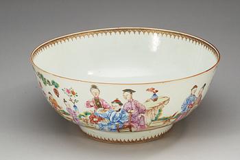 A large famille rose punch bowl, Qing dynasty, Qianlong (1736-95).