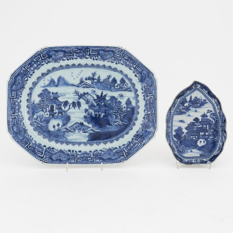 A blue and white Chinese Export serving dish and a leaf shaped dish, Qing dynasty, Qianlong (1736-95).