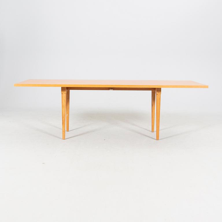 Jonas Lindvall, an "Oak" dinign table from Scandiform 21st century.