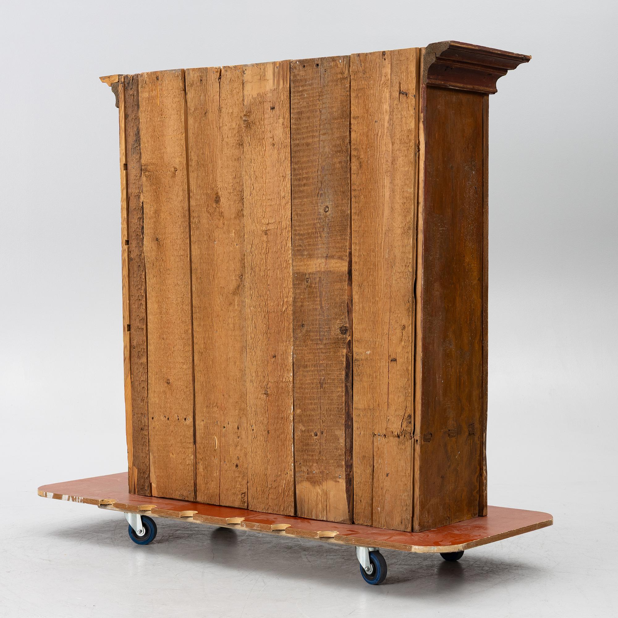 Skåp, allmoge, daterat 1818.