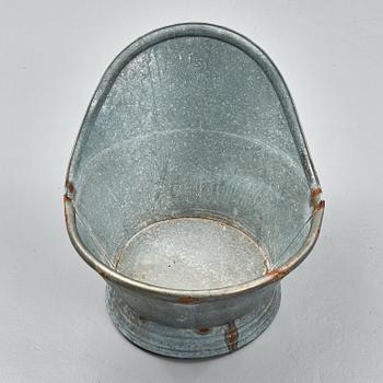 A zinc tub.