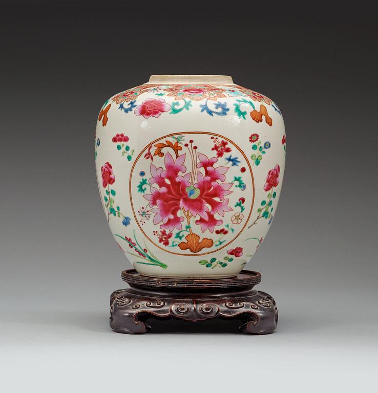 A famille rose jar, Qing dynasty, Qianlong (1736-95).