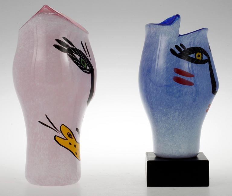VASER, 2 st. Glas. Ulrica Hydman-Vallien. Artist Collection.