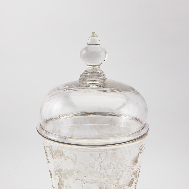 Cup with lid, glass, 18th century.