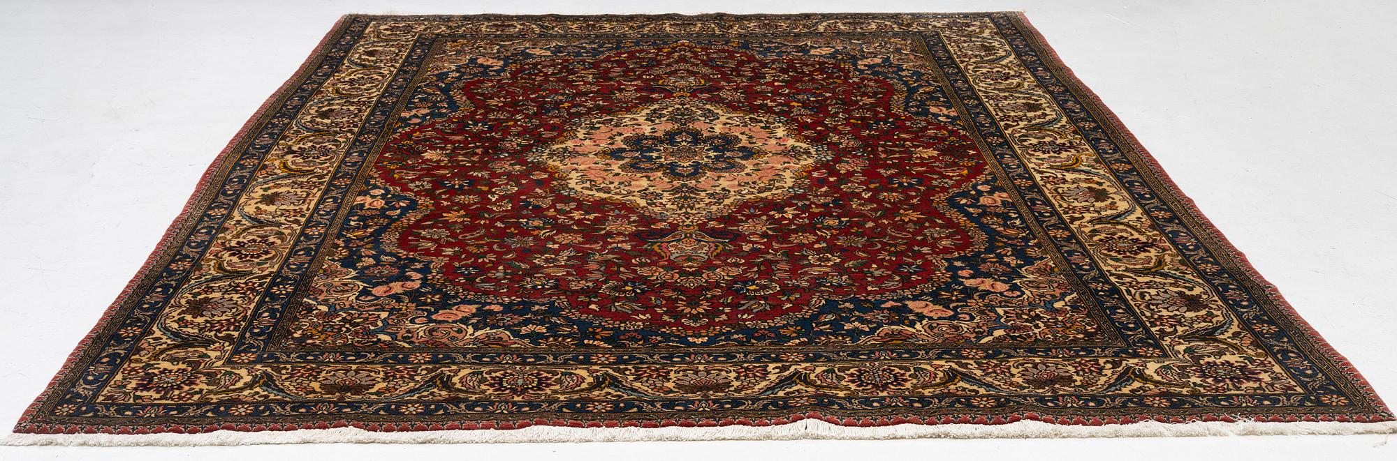 A Bakhtiari carpet, c. 370 x 248 cm.