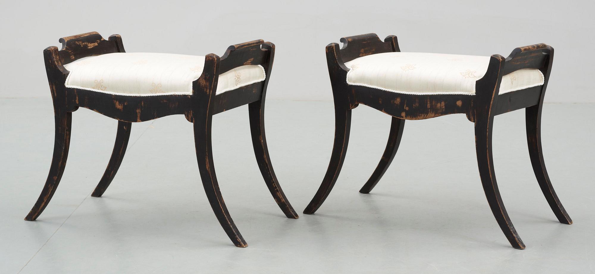 TABURETTER, ett par, sengustavianska 1800-talets början.