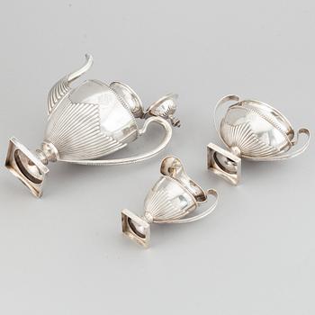 Kaffeservis, 3 delar, silver, gustaviansk stil, Suomen Kultasepät Oy, Åbo, Finland 1917.