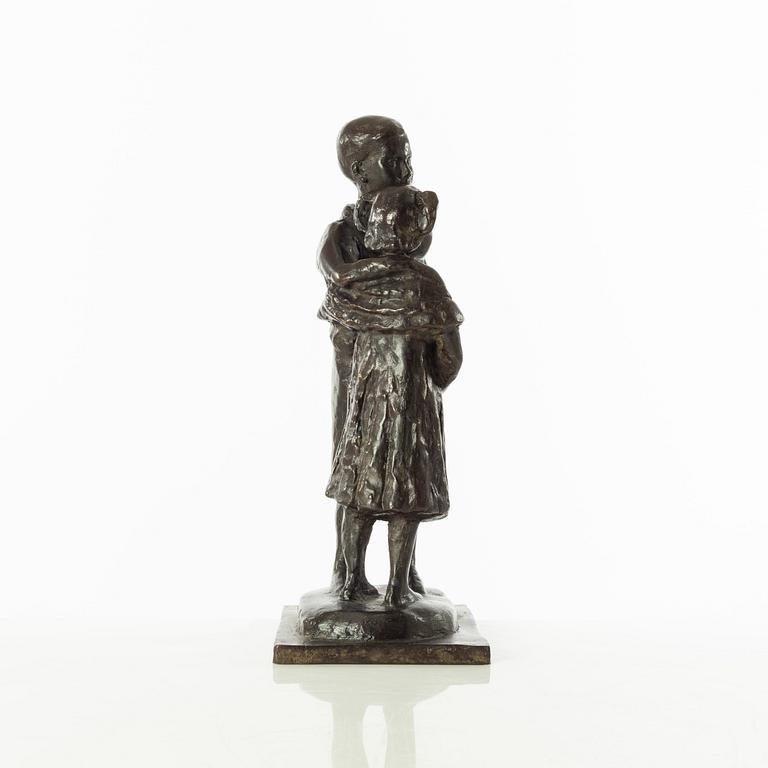 Gudmar Olovson, skulptur. Signerad. Numrerad. Gjutarstämpel. Brons, höjd 31 cm, längd 15 cm.