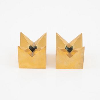 Pierre Forsell, lampetter, "Pendeln", ett par, samt ljusstakar, ett par, Skultuna.