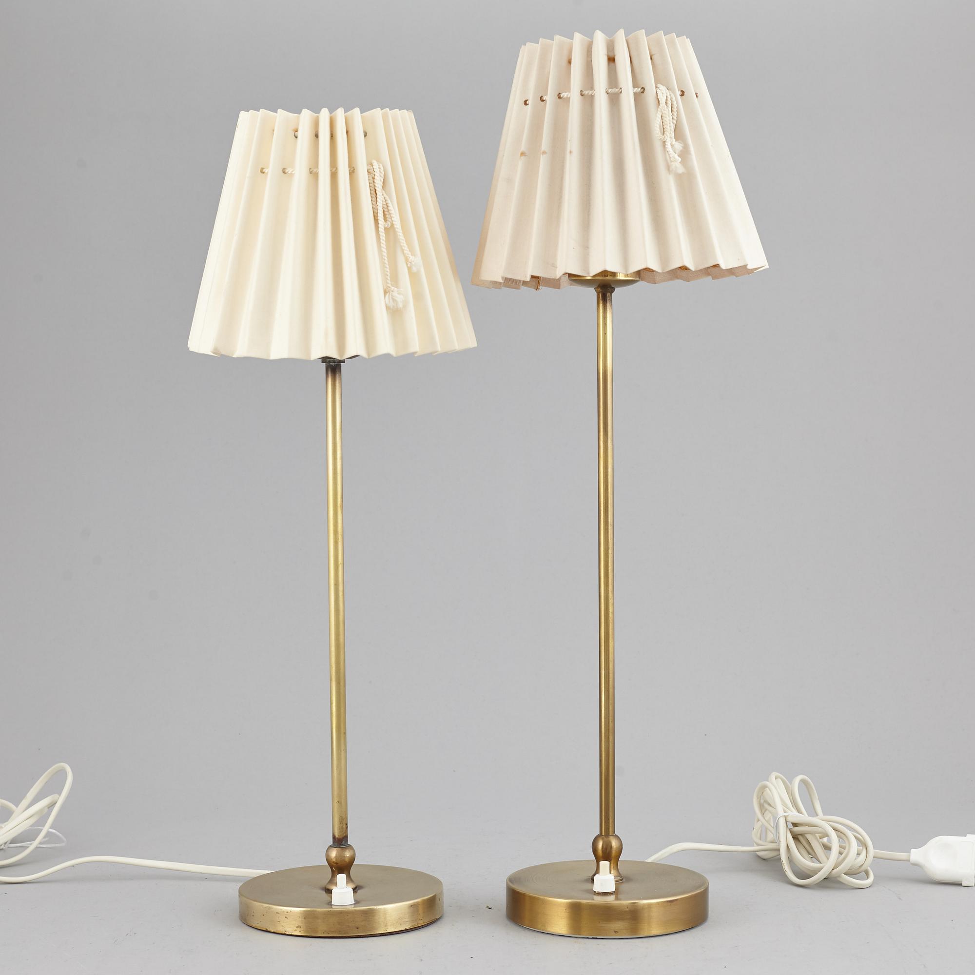 A pair of Josef Frank table lamps, model no 2332/2. Firma Svenskt Tenn.