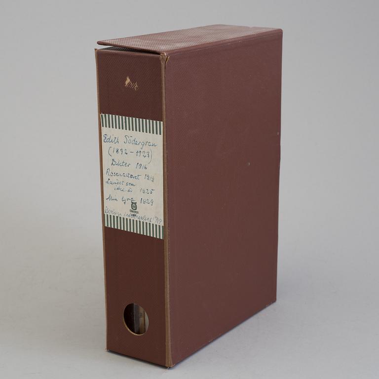 A book, Edith Södergran.