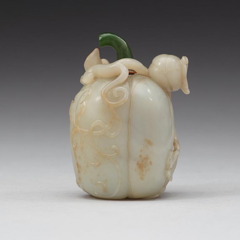 A nephrite snuff bottle with stopper in the shape of a melon, Qing dynasty (1644-1912).
