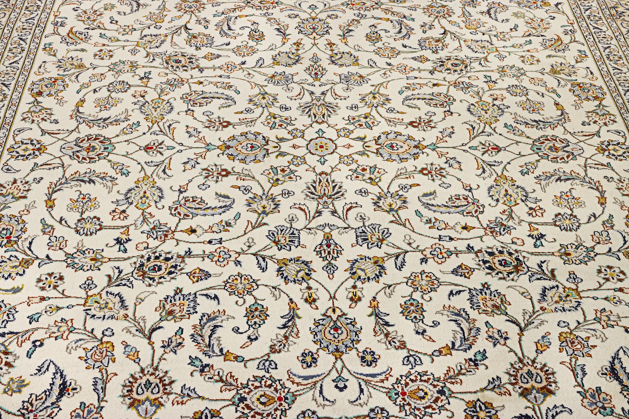 A Kashan carpet, c. 387 x 290 cm.