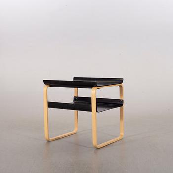 ALVAR AALTO, SIDOBORD, modell 915, Artek, Finland, 2008. Modellen formgiven 1932.