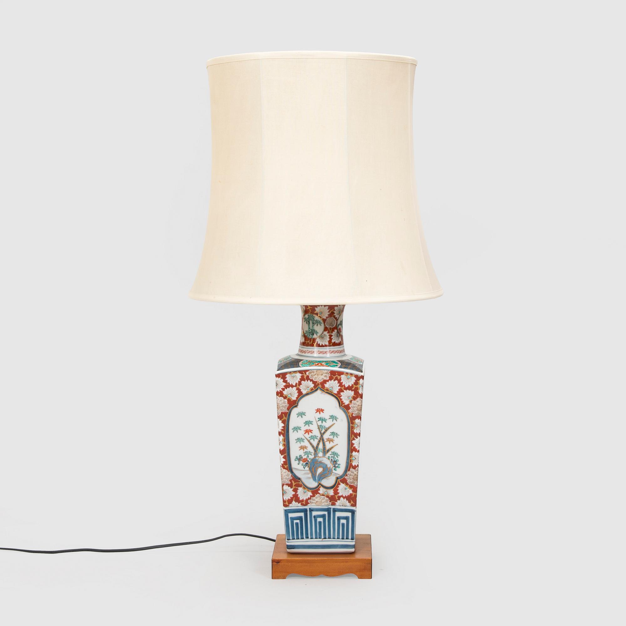 Bordslampa, porslin, Kina, 1900-tal.