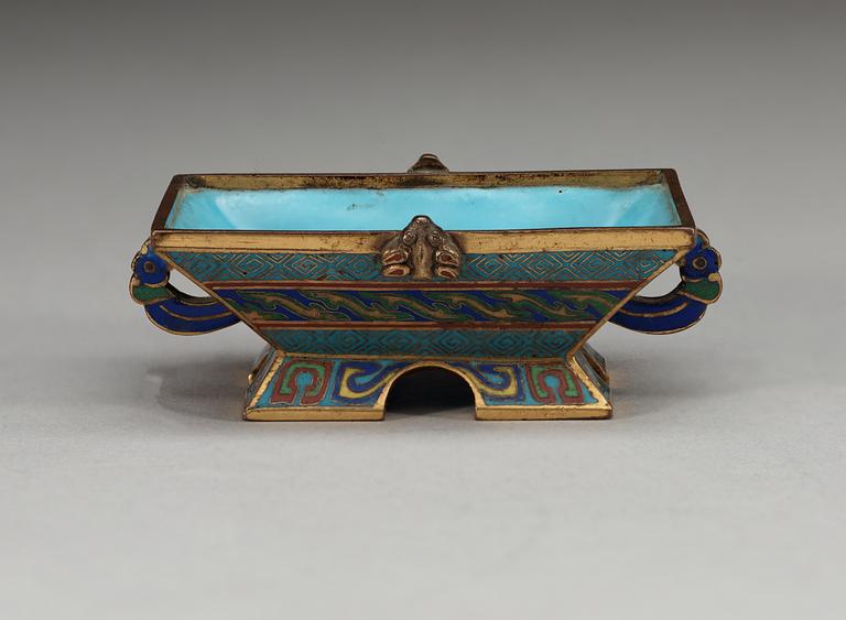 PENSELBAD, cloisonné. Qing dynastin, 1800-tal.