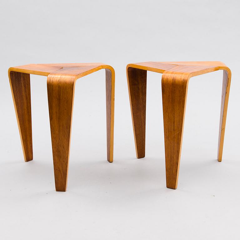 MARKE NISKALA-LUOSTARINEN, pallar, ett par, "Tabouret",  Oy Stockmann Ab, Kervo Snickerifabrik, 1900-talets mitt.