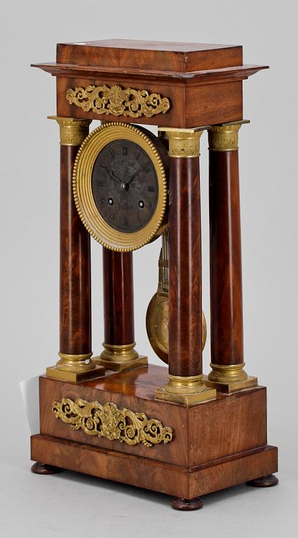 BORDSPENDYL, senempire, 1800-talets första hälft.