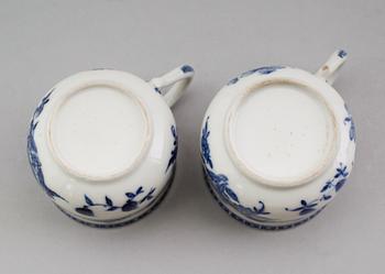 CRÈMEKOPPAR MED LOCK, 1 par, porslin, Kina, 1700-/1800-tal.