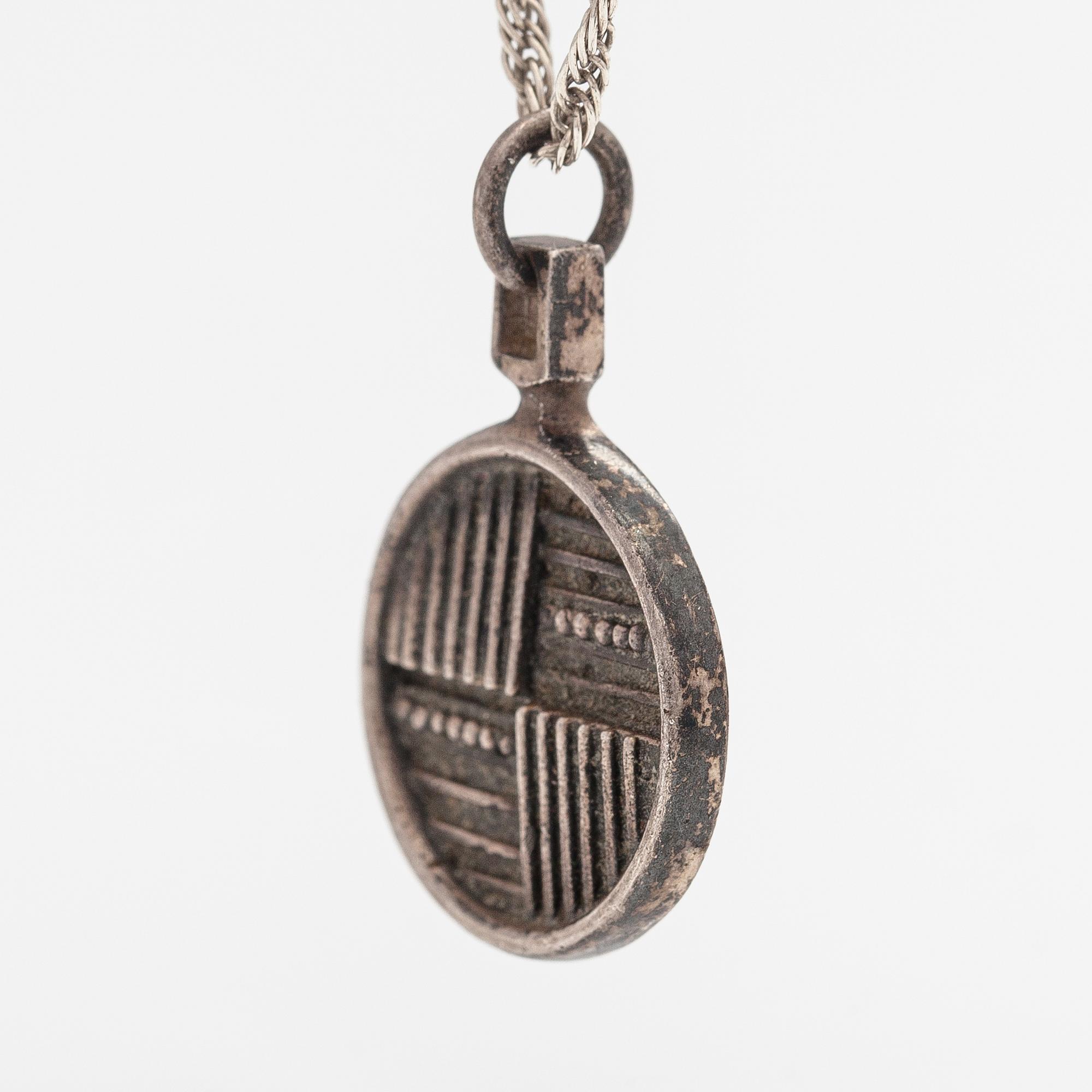 Jorma Laine, Kaulakoru, hopeaa. Kultateollisuus, Turku 1974.