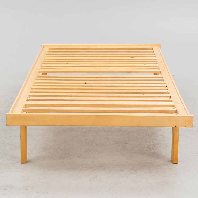 Alvar Aalto, daybed/bed, model 710, Artek, Finland.