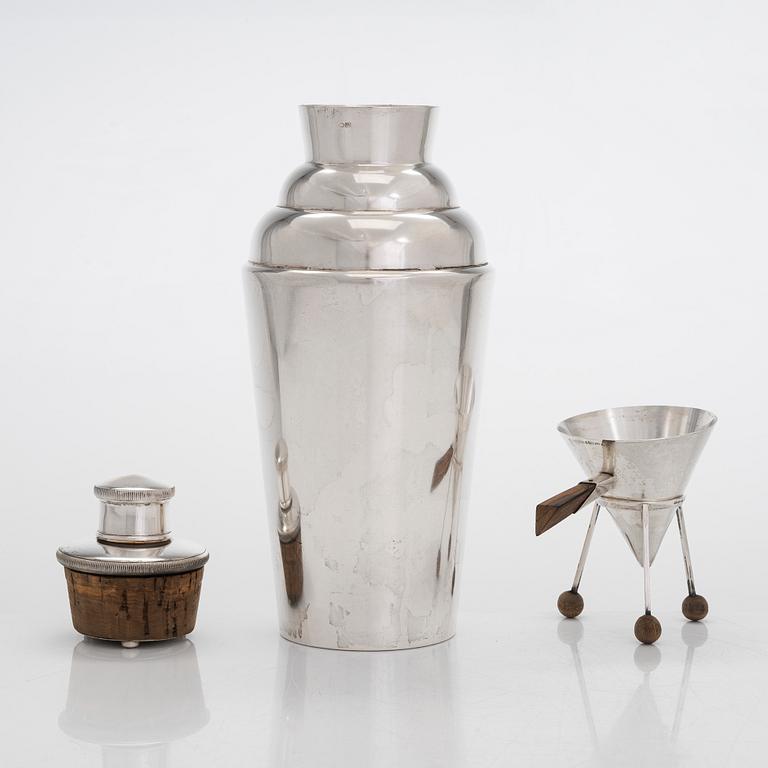 Drinkmått, champagnevisp och cocktailshaker, silver och nysilver, 1950/60-tal.