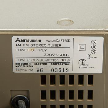 Vinylspelare, modell LT-5V, samt förstärkare och tuner, Mitsubishi, 1980-tal.