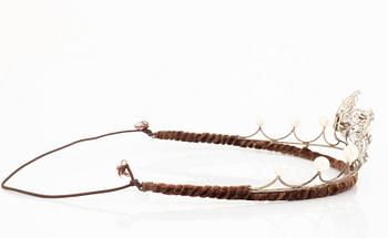 A tiara/brooch combination.