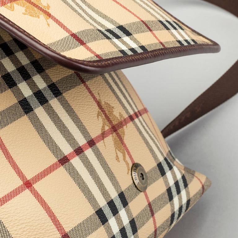A BURBERRY CROSSBODY MESSENGER BAG.