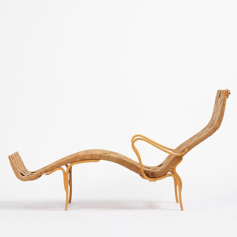 Bruno Mathsson, a "Pernilla 3" lounge chair, Firma Karl Mathsson, Värnamo, 1940s.