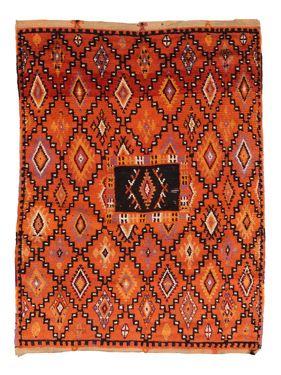 Matto, semi-antique Moroccan, ca 163 x 116-119 cm.