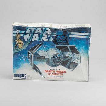 STAR WARS,two  authentic scale model kit, Darth Vader Tie Fighter och Luke Skywalker X-ving Fighther, 1977.