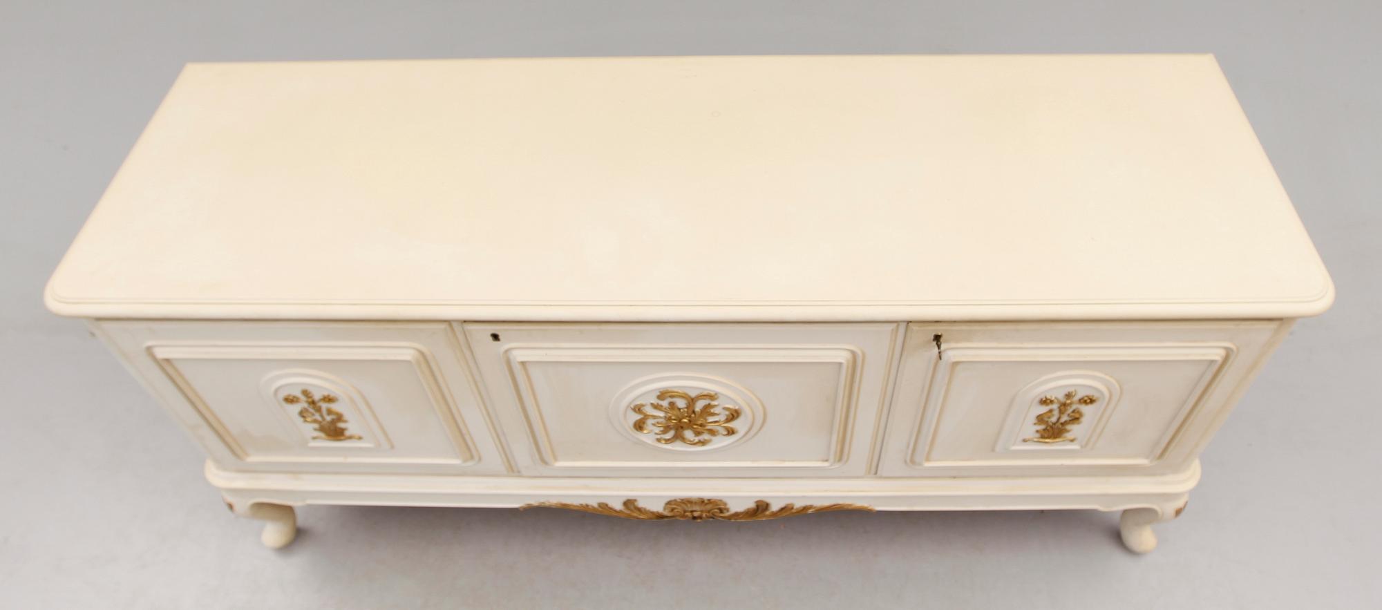 SIDEBOARD, rokokostil, Bodafors, 1900-talets mitt.