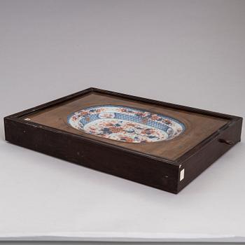 An imari dish, Qing dynasty, Qianlong (1736-95). Set in a frame.