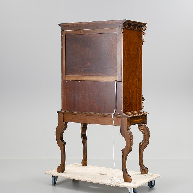 BARSKÅP, barockstil, 1900-talets andra hälft.