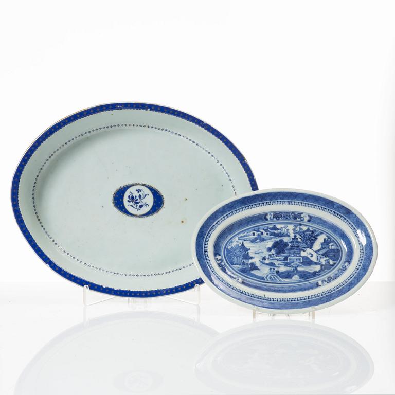 Form och stekfat, porslin, Kina, Qingdynastin, omkring 1800.