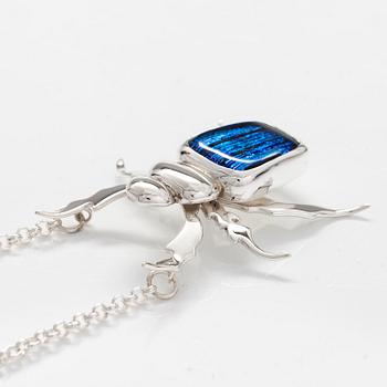 A sterling silver necklace "Blue beetle" with dichroic glass. Ru Runeberg 2018.