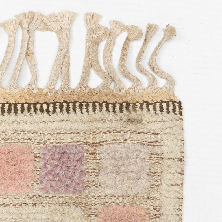 Märta Måås-Fjetterström, a carpet, "Dahlior", knotted pile in relief, ca 261 x 166 cm, signed AB MMF.