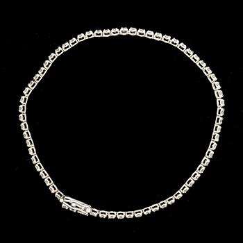 ARMLÄNK, 18 k guld med åttkantslipade diamanter ca 2,00 ct. Vikt ca 2,9 g.