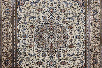 A carpet, Kashan, ca 326 x 257 cm.