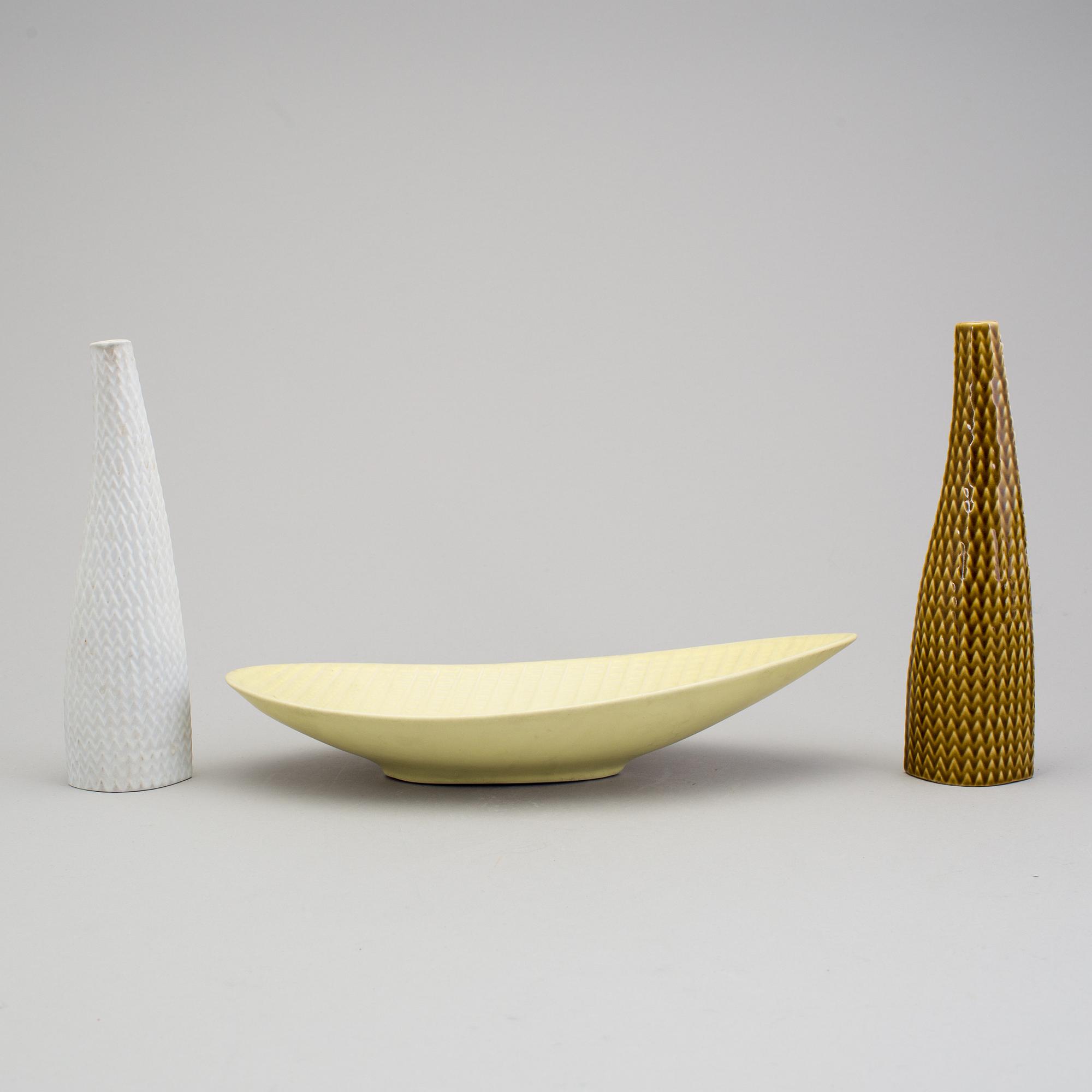 STIG LINDBERG, 2 vaser samt skål av stengods "Reptil", Gustavsberg 1950/60-tal.
