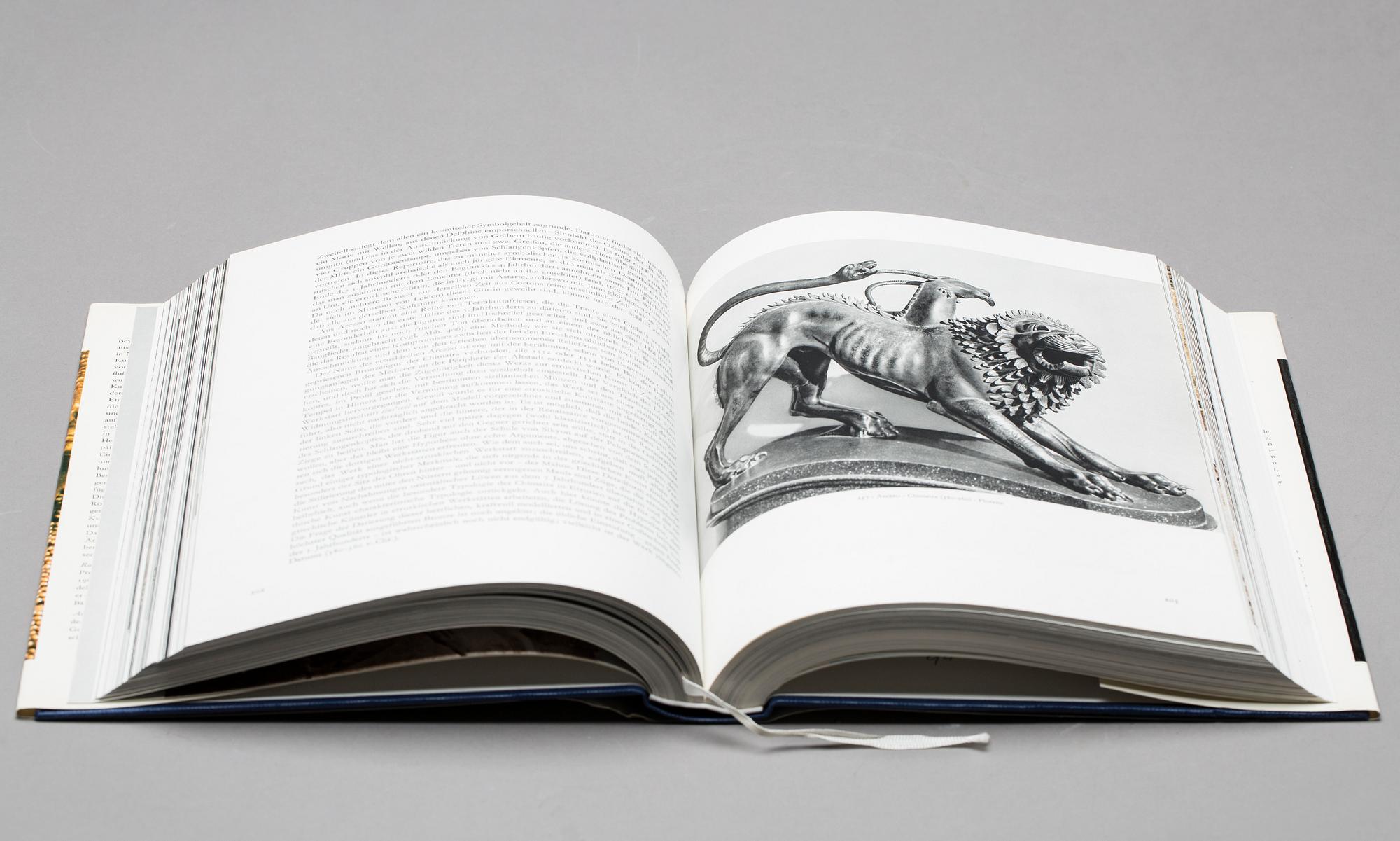 UNIVERSUM DER KUNST. 6 vol, Verlag C.H Beck, München and Romanische- Gotische Malerei, 2 vol. Skira.