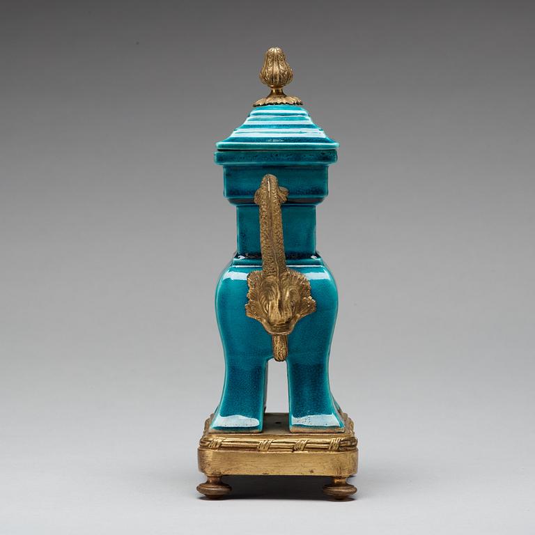 VAS med LOCK, porslin. Qingdynastin, Kangxi (1662-1722).