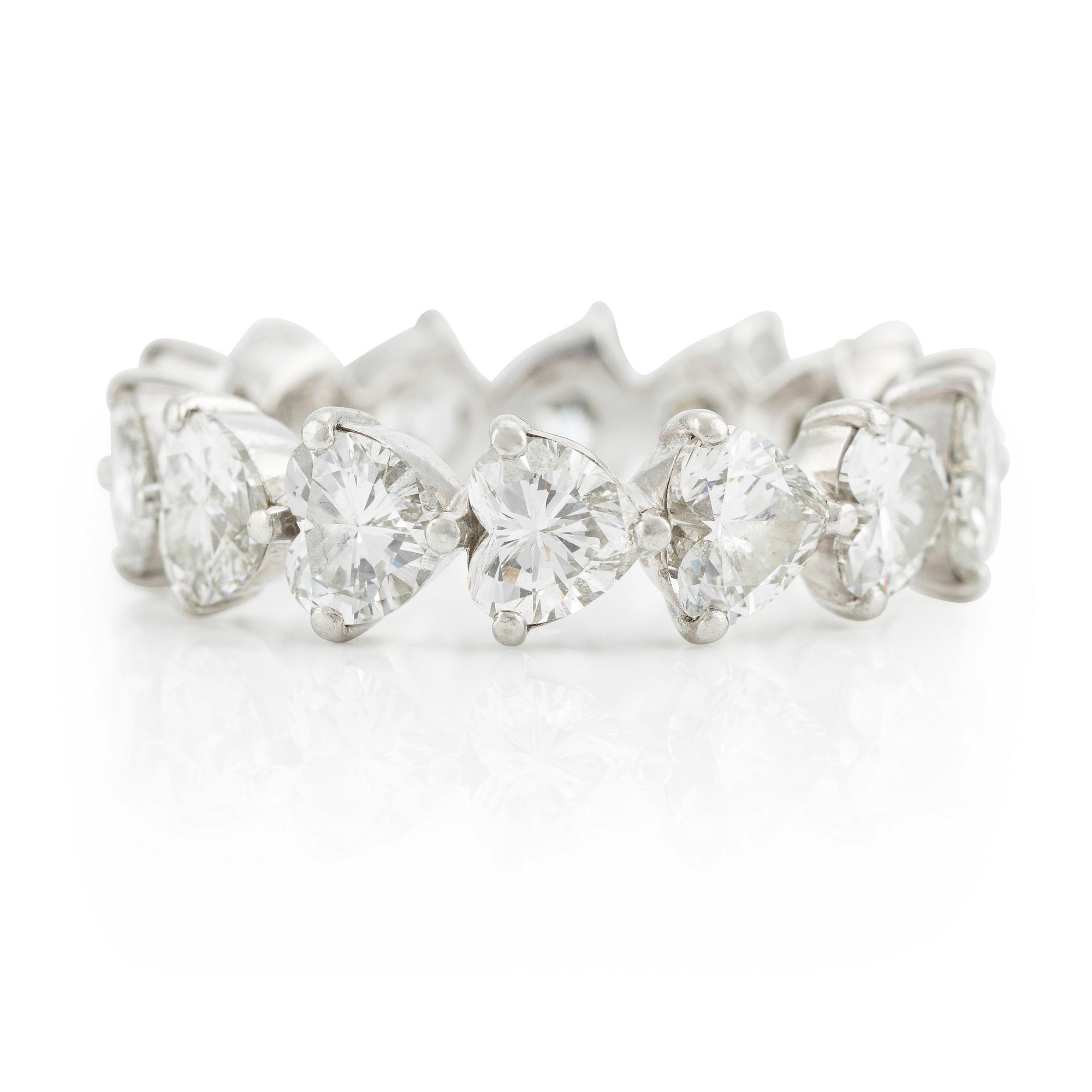 Graff ring helallians platina med hjärtformade brilljantslipade diamanter.