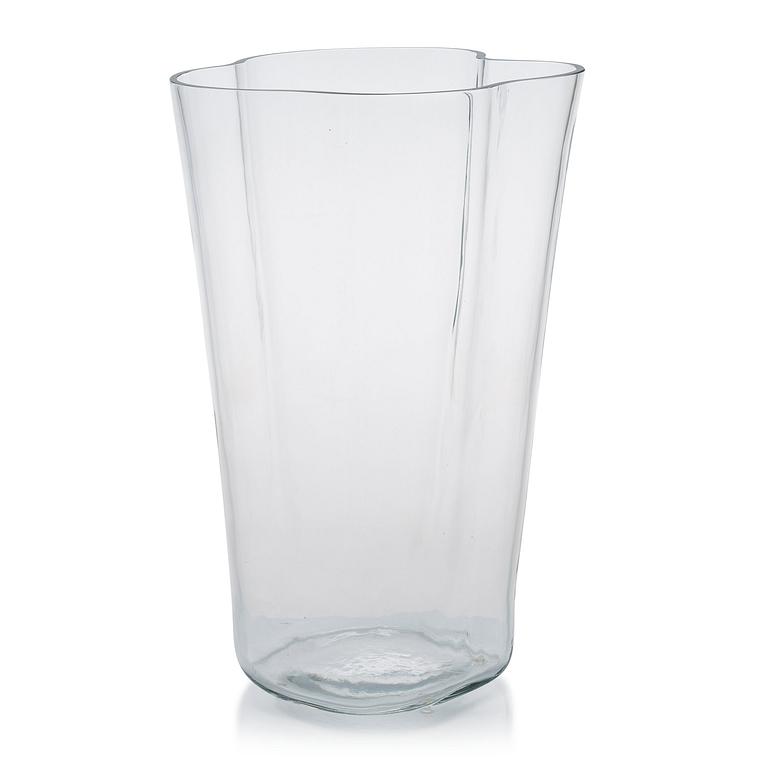 Alvar Aalto, maljakko, malli 3032 signeerattu Alvar Aalto.