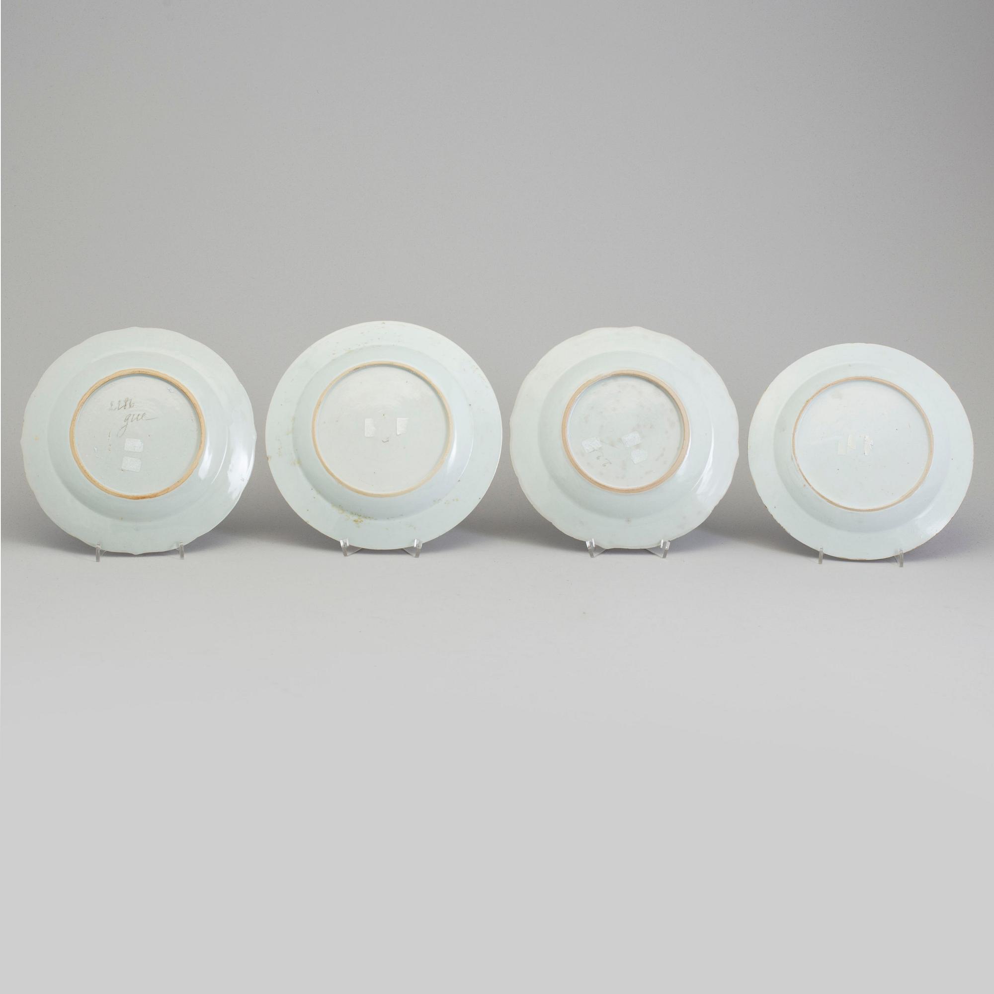 TALLRIKAR, fyra stycken, kompaniporslin. Qingdynastin, Qianlong (1736-95).