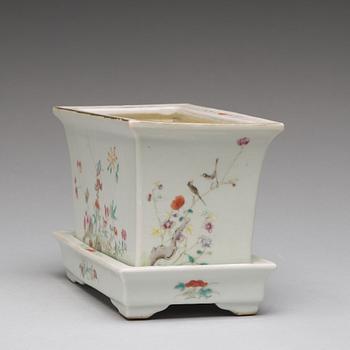 A famille rose flower pot with stand, Qing dynasty,  circa 1900.