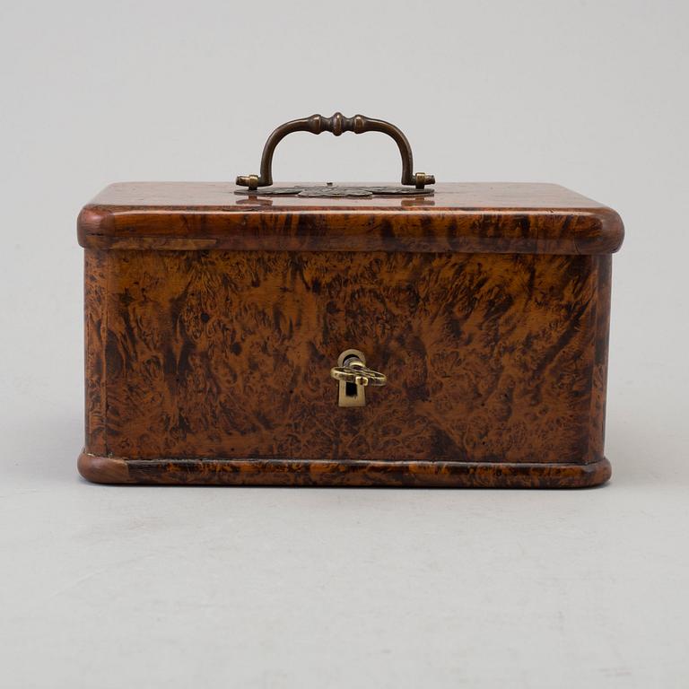 JACOB SIÖLIN, a burr alder veneered box from Köping, signed and numbered 506.